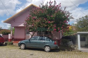 Casa, 3 dormitórios, 2 vagas, no bairro Rio Branco em Caxias do Sul para Comprar
