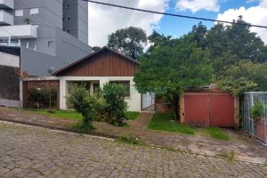 Casa com 100m², 3 dormitórios, 1 vaga, no bairro Panazzolo em Caxias do Sul para Comprar