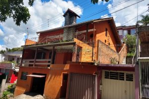 Casa com 197m², 3 dormitórios, 1 vaga, no bairro Santa Corona em Caxias do Sul para Comprar