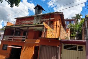 Casa com 197m², 3 dormitórios, 1 vaga, no bairro Santa Corona em Caxias do Sul para Comprar