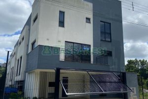 Sobrado com 92m², 2 dormitórios, 2 vagas, no bairro Nossa Senhora da Saúde em Caxias do Sul para Comprar