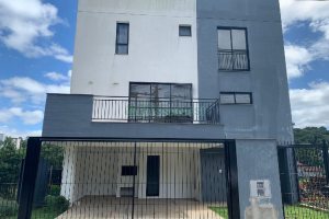 Sobrado com 92m², 2 dormitórios, 2 vagas, no bairro Nossa Senhora da Saúde em Caxias do Sul para Comprar