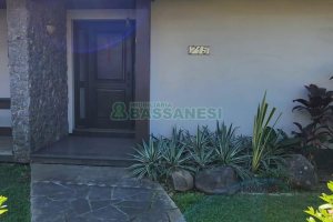 Casa com 407m², 3 dormitórios, 4 vagas, no bairro Bela Vista em Caxias do Sul para Alugar