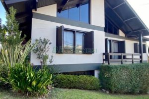 Casa com 407m², 3 dormitórios, 4 vagas, no bairro Bela Vista em Caxias do Sul para Alugar