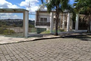 Casa Mobiliada com 450m², 3 dormitórios, 4 vagas, no bairro Charqueadas em Caxias do Sul para Alugar