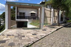 Casa Mobiliada com 450m², 3 dormitórios, 4 vagas, no bairro Charqueadas em Caxias do Sul para Alugar