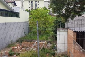 Terreno com 330m², no bairro Marechal Floriano em Caxias do Sul para Comprar