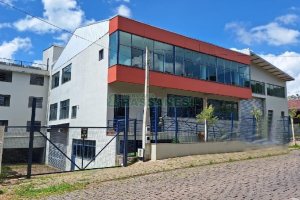 Pavilhão com 1400m², 15 vagas, no bairro Ana Rech em Caxias do Sul para Alugar