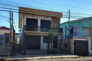 Casa com 200m², 3 dormitórios, 1 vaga, no bairro Pio X em Caxias do Sul para Comprar