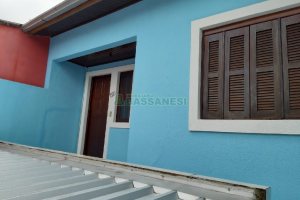 Casa com 70m², 2 dormitórios, 2 vagas, no bairro Cidade Nova em Caxias do Sul para Comprar