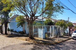 Casa com 75m², 4 dormitórios, 3 vagas, no bairro Santa Catarina em Caxias do Sul para Comprar