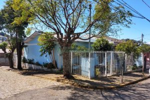 Casa com 75m², 4 dormitórios, 3 vagas, no bairro Santa Catarina em Caxias do Sul para Comprar