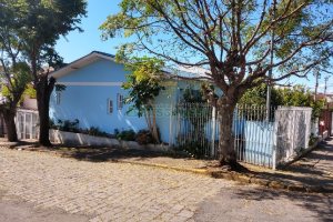 Casa com 75m², 4 dormitórios, 3 vagas, no bairro Santa Catarina em Caxias do Sul para Comprar