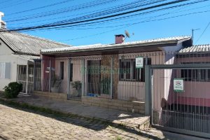 Casa com 209m², 4 dormitórios, 3 vagas, no bairro Marechal Floriano em Caxias do Sul para Comprar