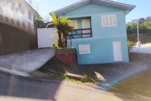 Casa com 113m², 3 dormitórios, 2 vagas, no bairro Planalto em Caxias do Sul para Comprar