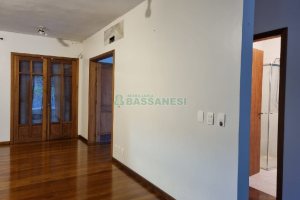 Casa com 195m², 3 dormitórios, 2 vagas, no bairro Galópolis em Caxias do Sul para Comprar