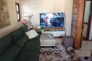 Casa com 246m², 6 dormitórios, 4 vagas, no bairro Cruzeiro em Caxias do Sul para Comprar