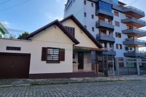 Casa com 100m², 5 dormitórios, no bairro Lourdes em Caxias do Sul para Comprar