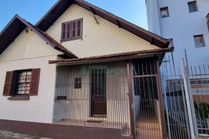 Casa com 100m², 5 dormitórios, no bairro Lourdes em Caxias do Sul para Comprar