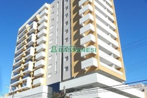 Apto Mobiliado com 54m², 1 dormitório, 2 vagas, no bairro Centro em Caxias do Sul para Alugar