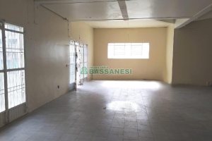 Loja com 239m², no bairro Madureira em Caxias do Sul para Alugar