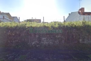 Terreno com 405m², no bairro Cinqüentenário em Caxias do Sul para Comprar