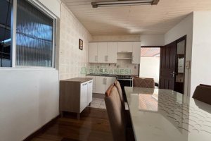 Casa com 98m², 3 dormitórios, 1 vaga, no bairro Esplanada em Caxias do Sul para Alugar