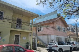 Casa com 200m², 3 dormitórios, 1 vaga, no bairro Rio Branco em Caxias do Sul para Comprar