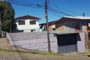 Casa, 4 dormitórios, 1 vaga, no bairro São José em Caxias do Sul para Comprar