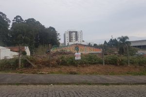 Terreno com 414m², no bairro Sanvitto em Caxias do Sul para Comprar