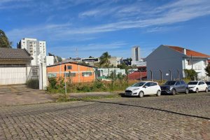 Terreno com 825m², no bairro Sanvitto em Caxias do Sul para Comprar
