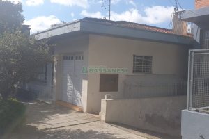 Casa com 360m², 3 dormitórios, 1 vaga, no bairro Lourdes em Caxias do Sul para Comprar