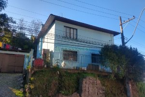 Casa com 200m², 3 dormitórios, 2 vagas, no bairro Bom Pastor em Caxias do Sul para Comprar