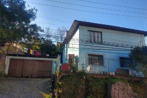 Casa com 200m², 3 dormitórios, 2 vagas, no bairro Bom Pastor em Caxias do Sul para Comprar