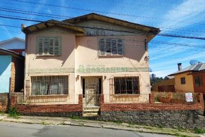 Casa, 6 dormitórios, 4 vagas, no bairro Floresta em Caxias do Sul para Comprar