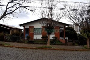 Casa, no bairro Pio X em Caxias do Sul para Comprar