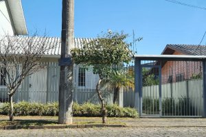 Casa com 327m², 3 dormitórios, 4 vagas, no bairro Interlagos em Caxias do Sul para Comprar