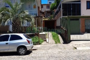 Casa com 100m², 3 dormitórios, 1 vaga, no bairro São Leopoldo em Caxias do Sul para Comprar