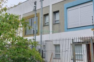 Sobrado com 87m², 2 dormitórios, 1 vaga, no bairro Charqueadas em Caxias do Sul para Comprar