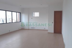 Sala com 60m², no bairro Centro em Caxias do Sul para Alugar