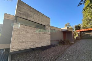 Casa com 484m², 3 dormitórios, 2 vagas, no bairro Linha 40 em Caxias do Sul para Comprar
