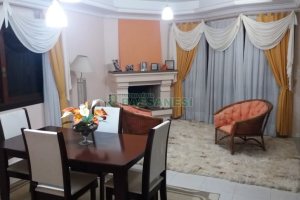Casa com 320m², 3 dormitórios, 2 vagas, no bairro Vinhedos em Caxias do Sul para Comprar