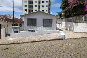 Casa com 82m², 3 dormitórios, 2 vagas, no bairro Lourdes em Caxias do Sul para Alugar