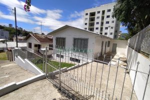 Casa com 82m², 3 dormitórios, 2 vagas, no bairro Lourdes em Caxias do Sul para Alugar