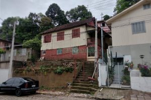 Casa, 4 dormitórios, no bairro São Leopoldo em Caxias do Sul para Comprar