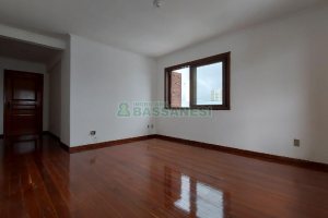 Apartamento com 130m², 3 dormitórios, 1 vaga, no bairro Lourdes em Caxias do Sul para Alugar
