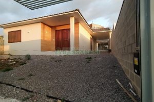Casa com 185m², 3 dormitórios, 2 vagas, no bairro São Luiz em Caxias do Sul para Comprar
