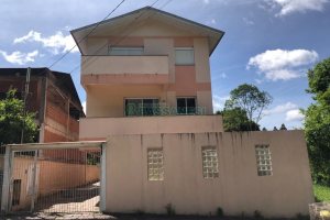 Sobrado com 180m², 2 dormitórios, 1 vaga, no bairro Charqueadas em Caxias do Sul para Comprar