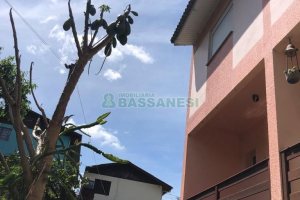 Sobrado com 180m², 2 dormitórios, 1 vaga, no bairro Charqueadas em Caxias do Sul para Comprar