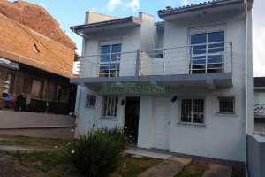 Sobrado com 57m², 2 dormitórios, 1 vaga, no bairro Santa Lúcia em Caxias do Sul para Comprar